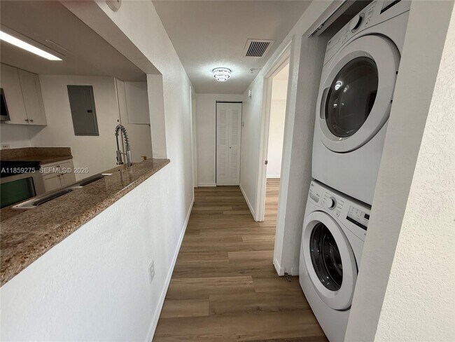 Building Photo - 36 NW 6th Ave