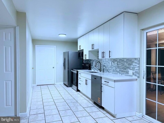 Building Photo - 8186 Paper Birch Dr