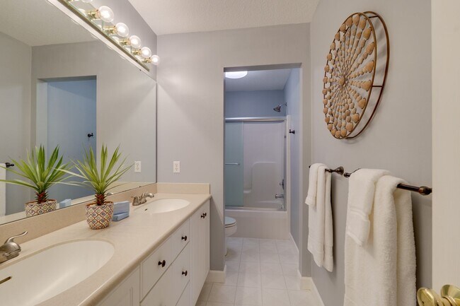 Building Photo - 4 bed 2 full bath 2 half bath home in Lambertville with finished basement for rent!