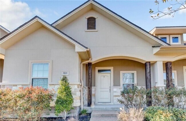 Building Photo - College Station - 3 bedroom / 3 bath Townhome, covered patio & back yard with one car garage.