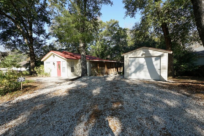 Building Photo - Cute 2 Bedroom Home in the Heart of Niceville