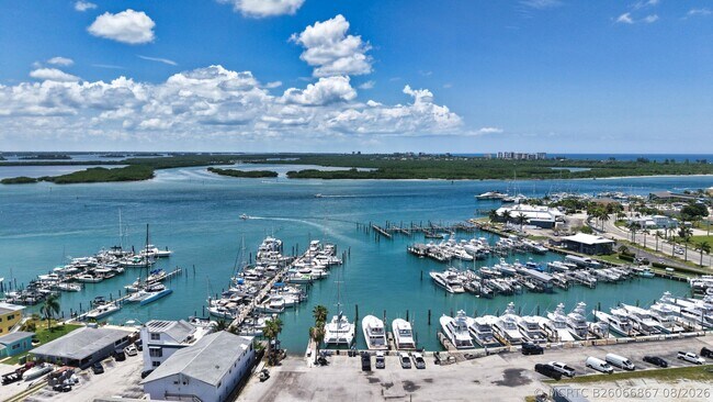 Building Photo - 3 Harbour Isle Dr E