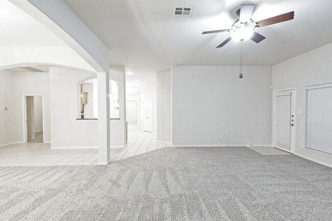 Building Photo - 5925 Silver Buckle Dr