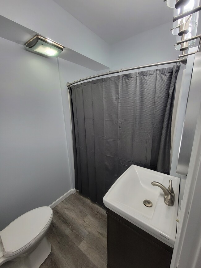 2 Bedroom Main Bathroom - 183 Maple St