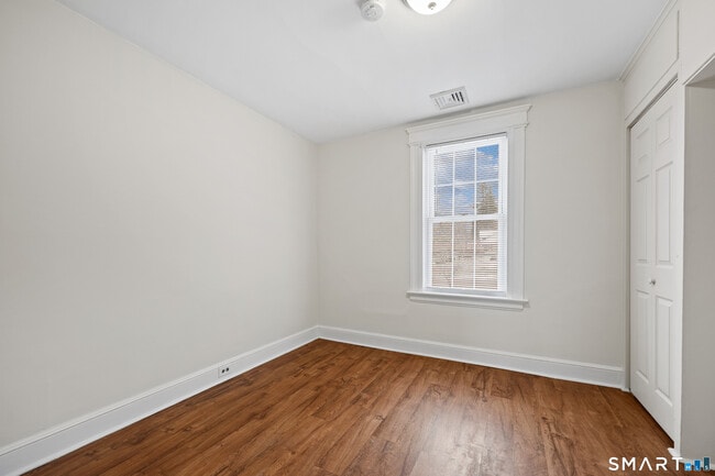 Building Photo - 254 Davis St