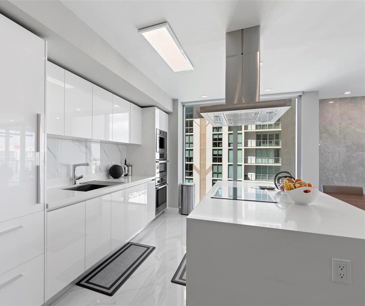 Building Photo - 300 Sunny Isles Blvd