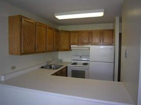 Building Photo - 5800 Oakwood Dr