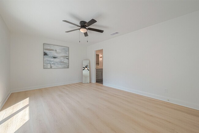 Building Photo - 10027 Lynbrook Dr