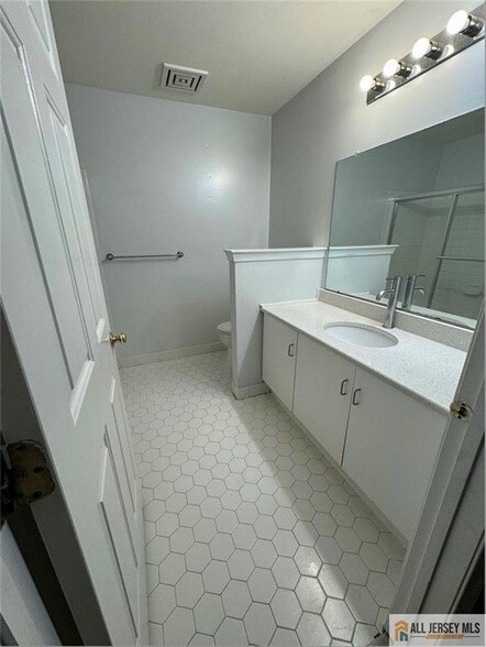 Building Photo - 1001 Cypress Ln