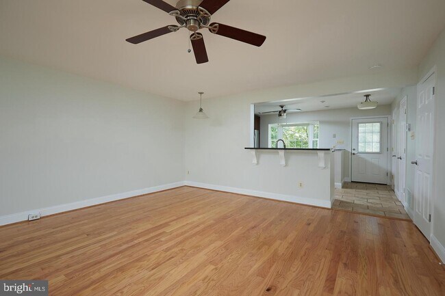 Building Photo - 124 Barnsfield Ct