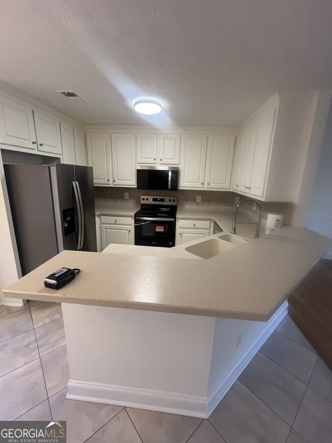 Building Photo - 530 Oxford Ridge