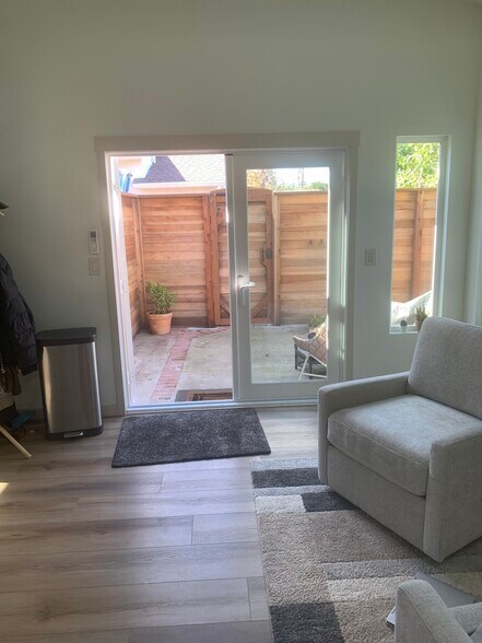 Building Photo - 7822 Toland Ave