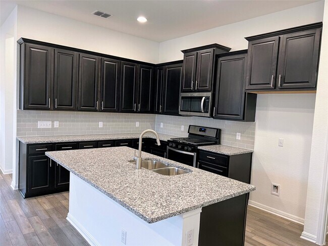 Building Photo - 3201 College Park Dr