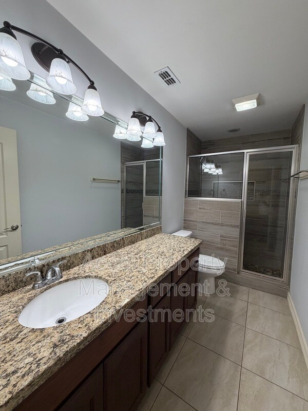 Building Photo - 1402 Mulberry Dr