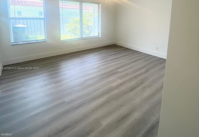 Building Photo - 2 br, 2 bath House - 1005 NE 2nd St # 1