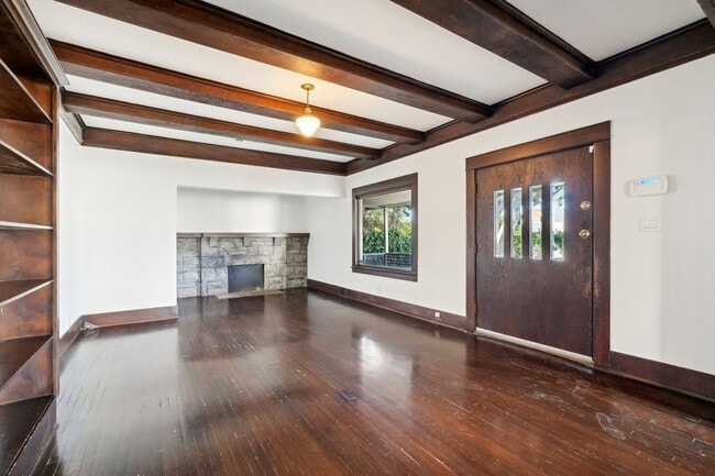 Building Photo - 1044 Manzanita St