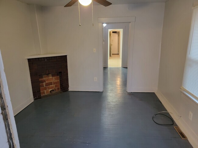 Building Photo - 623 N Topeka St