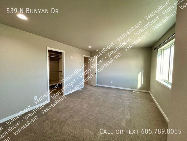 Building Photo - 539 BUNYAN Dr
