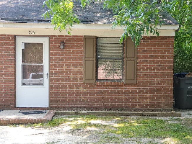 Primary Photo - 719 Carolina Ave