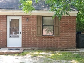 Building Photo - 719 Carolina Ave