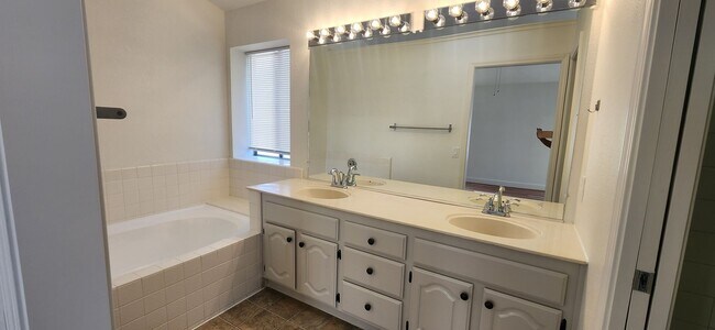 Building Photo - 5737 Laguna Quail Way