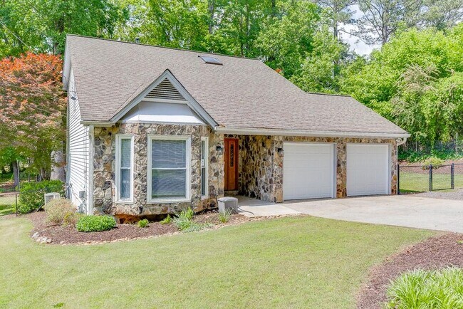 Building Photo - 1813 Rambling Woods Dr NW
