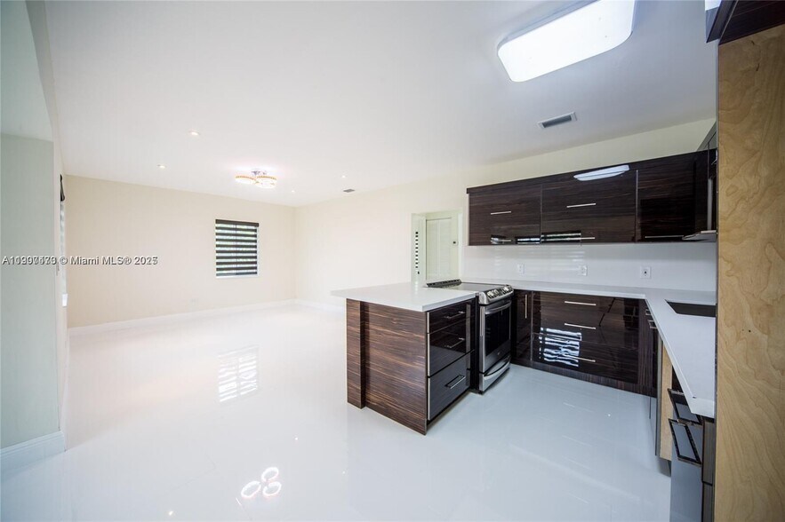 Primary Photo - 1748 NE 180th St