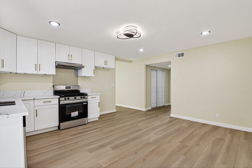 Building Photo - 1250 S Brookhurst St