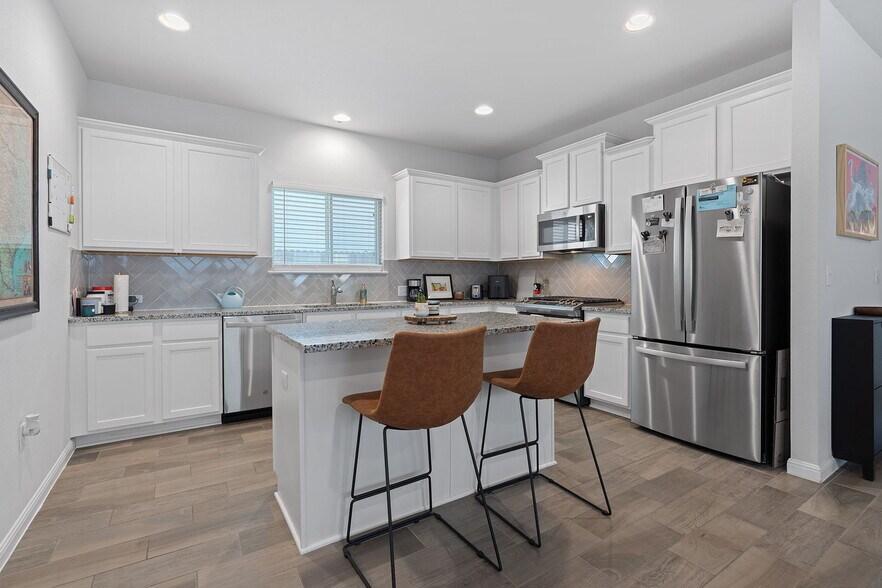 Building Photo - 10800 Blacket Dr