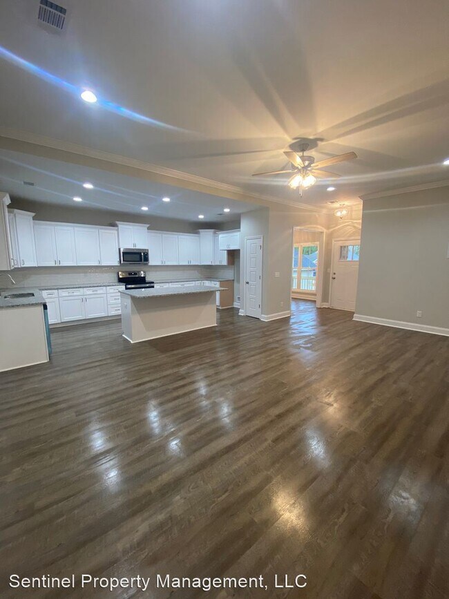 Building Photo - 3 br, 2 bath House - 211 Lasso Drive