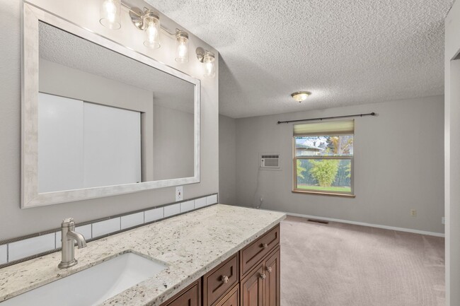 Building Photo - Charming 3 BR, 2 BR Mt. Pleasant Home.