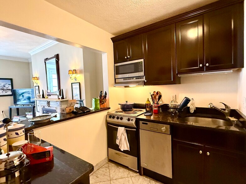 Building Photo - 181 Beacon St