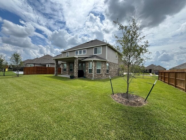 Building Photo - 65 Carmel Dr