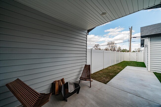 Building Photo - 1394 Fremont Ave