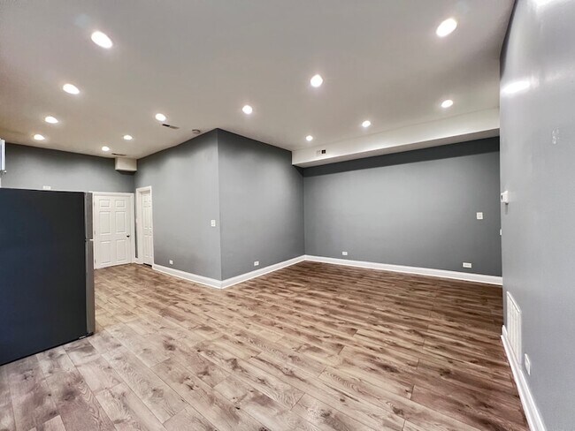 Building Photo - 7057 S Normal Blvd