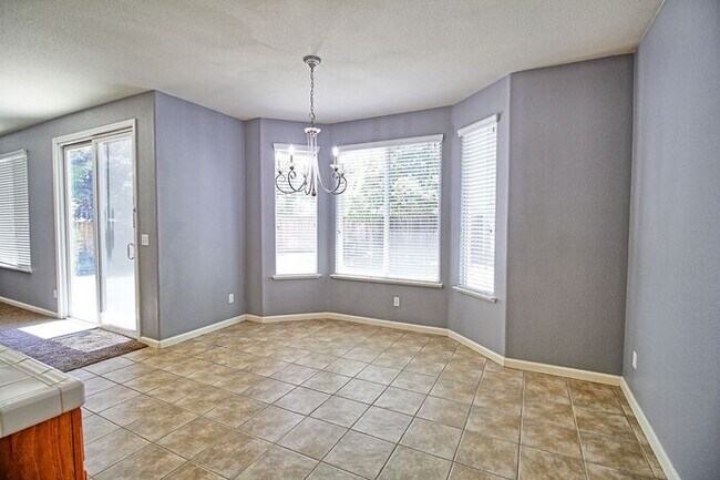 Building Photo - Lovely, Hidden Lake 4 bedroom, 2.5 bathroo...