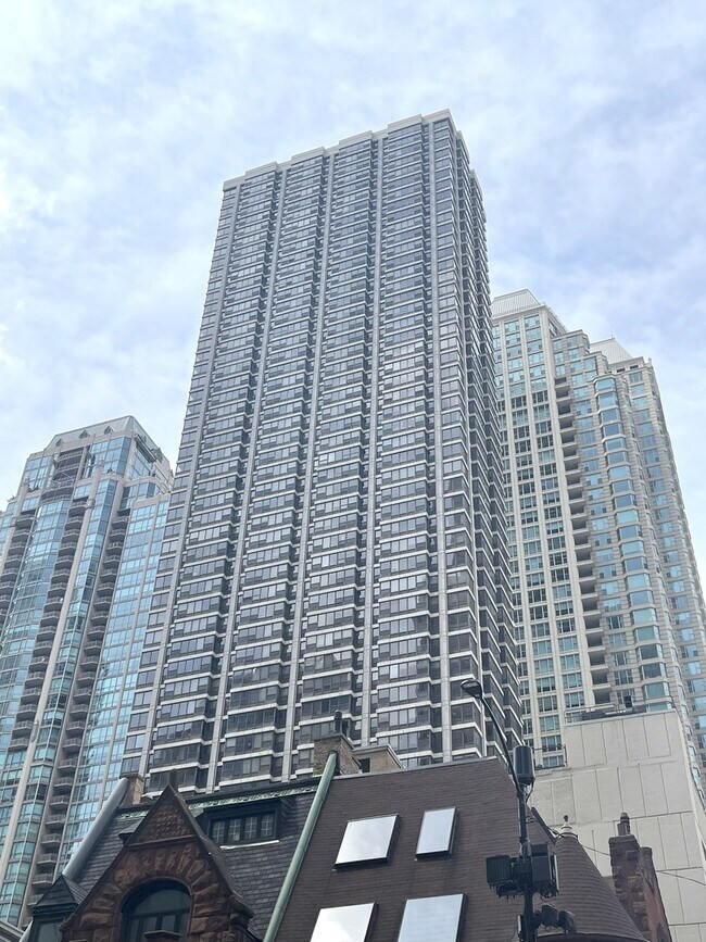 Building Photo - 30 E Huron St