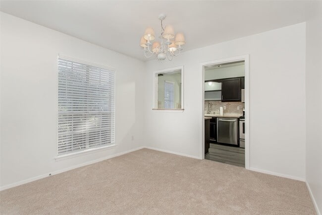 Building Photo - 6015 E University Blvd