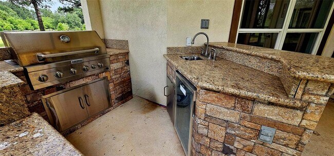 Building Photo - 943 High Meadow Ranch Dr