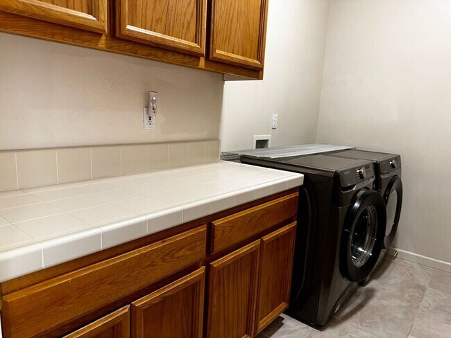 Building Photo - Spacious 3BR, 2BA with Solar and Modern Up...