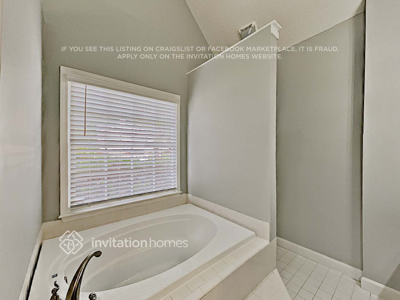 Building Photo - 580 Thornbush Trce