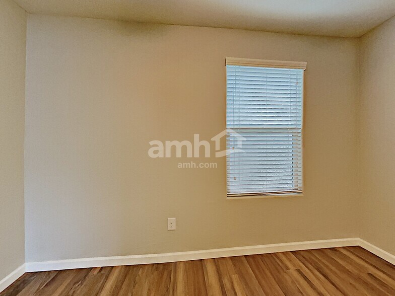 Building Photo - 20747 W Maiden Ln