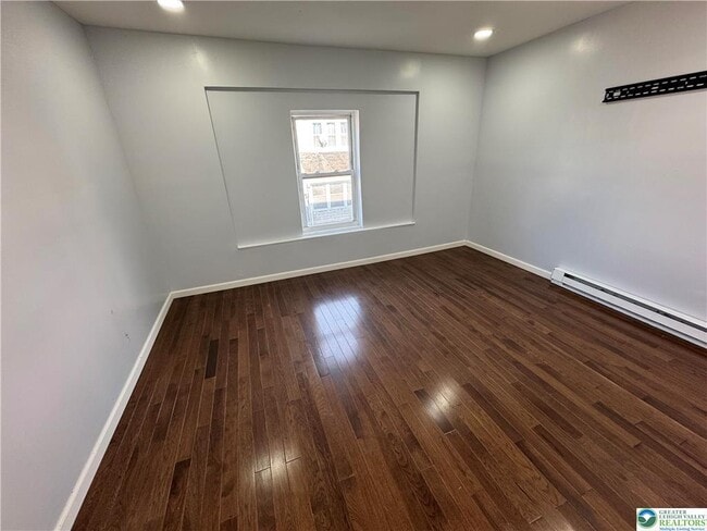 Building Photo - 420 E Ct St