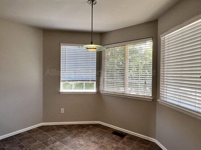 Building Photo - 5671 Vermillion Bluffs Dr