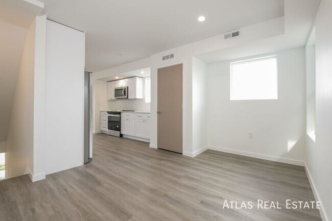 Building Photo - 2620 S Delaware St