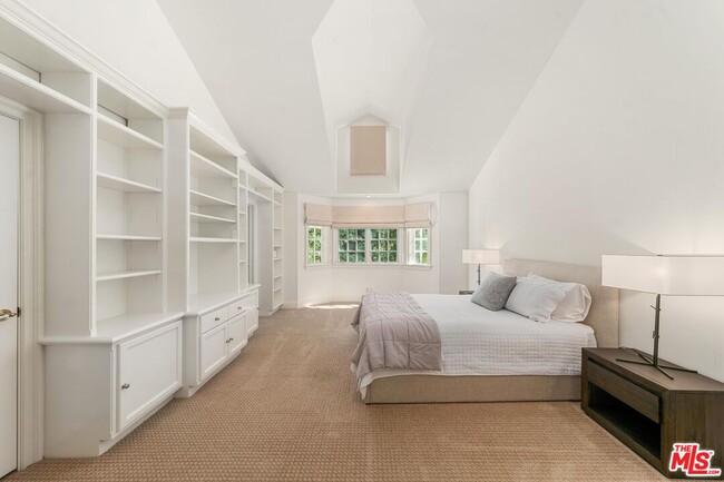 Building Photo - 515 S Westgate Ave