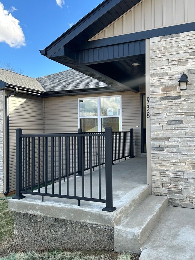 Building Photo - NEW CONSTRUCTION 5 Bed 3 Bath w/ Walk Out Basement Waynesville School District