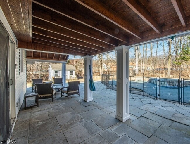 Building Photo - 414 Mineral Springs Dr