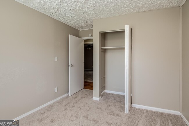 Building Photo - 6394 Waikiki Way