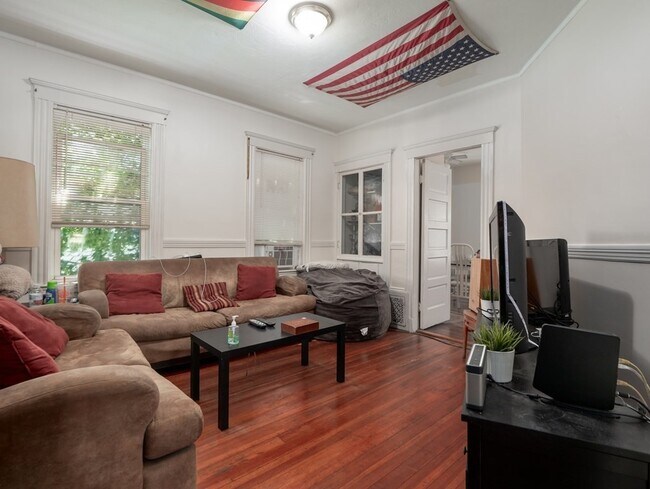 Building Photo - 47 St Margaret St